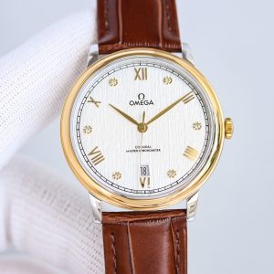 BLS Omega De Ville Collection     Original Mold Master Chronometer This timepiece is crafted from stainless steel, featuring a domed dial treated with deep blue PVD coating. Its surface bears irregularly arranged vertical textures, creating a sunray-brushed effect. Particularly striking are the rhodium-plated hands, alternating Roman numeral hour markers, and cabochon-set hour indices.A date window is positioned at the 6 o'clock mark, while the dial is adorned with a "railway track" minute scale, harmonizing with the watch's minimalist aesthetic. It is fitted with a stainless steel bracelet. Clasp type: butterfly clasp. Powered by the Omega 8800 Master Chronometer movement with a black balance wheel, the movement's elegant operation is clearly visible through the scratch-resistant sapphire crystal caseback.